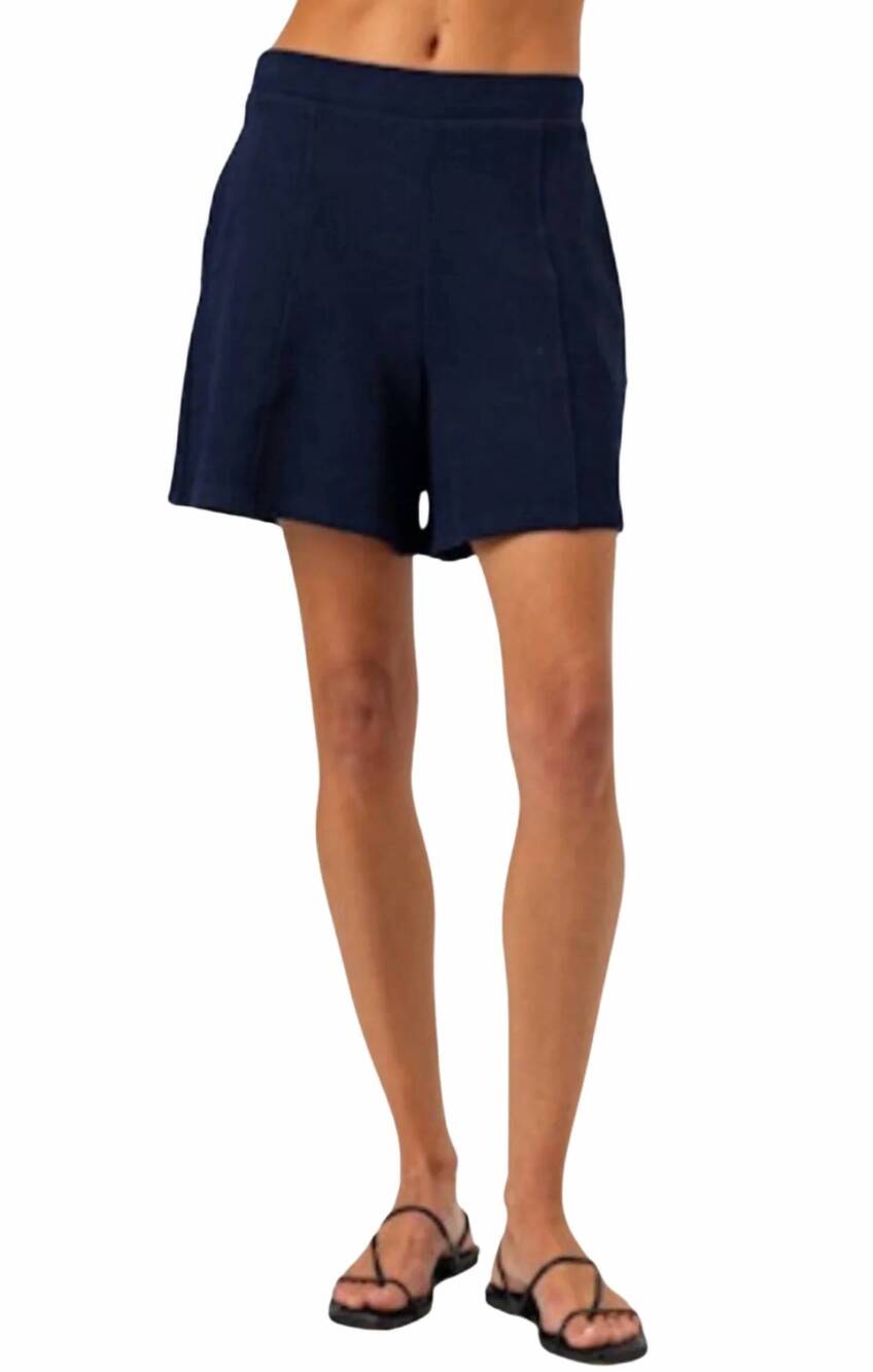 NEW SUNDAYS libra short in navy